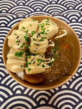 Indlæs billede til gallerivisning Japansk karry med Crispy Tofu (Vegetar)